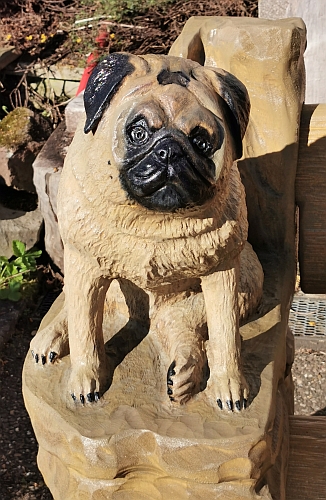 bank mops m�pse hund hunde schnitzen motors�ge kettens�gen holz garten jochen adam holzwerker