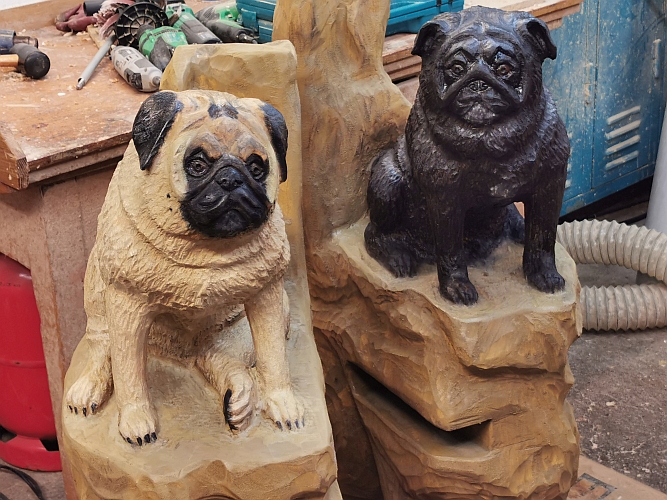 bank mops m�pse hund hunde schnitzen motors�ge kettens�gen holz garten jochen adam holzwerker