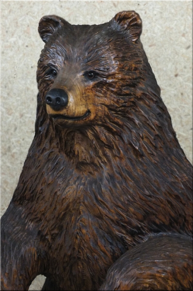 b�r grizzly chainsaw carving