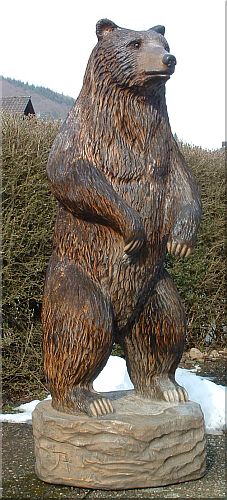 B�r holzwerker jochen Adam schnitzen mit der motors�ge