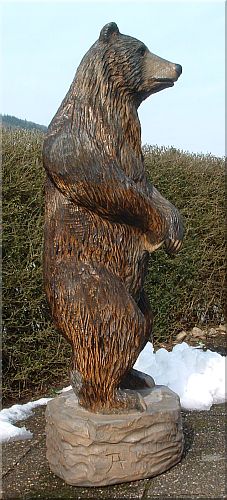 B�r holzwerker jochen Adam schnitzen mit der motors�ge