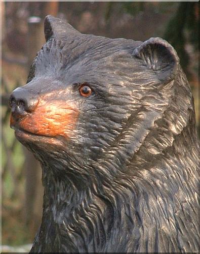 B�r holzwerker jochen Adam schnitzen mit der motors�ge