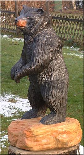 B�r holzwerker jochen Adam schnitzen mit der motors�ge