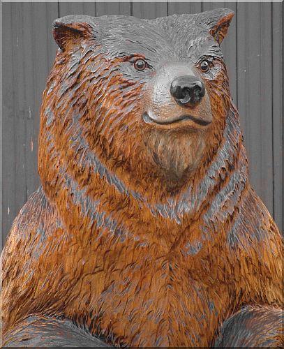 B�r holzwerker jochen Adam schnitzen mit der motors�ge