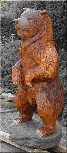 B�r holzwerker jochen Adam schnitzen mit der motors�ge