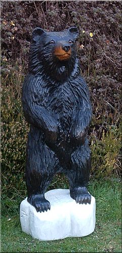 B�r holzwerker jochen Adam schnitzen mit der motors�ge