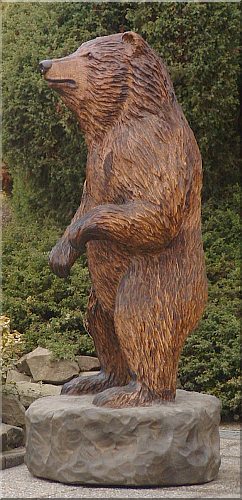 B�r holzwerker jochen Adam schnitzen mit der motors�ge