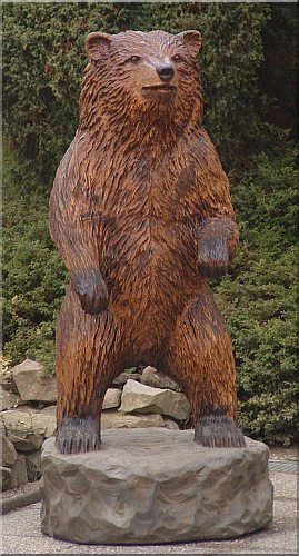 B�r holzwerker jochen Adam schnitzen mit der motors�ge