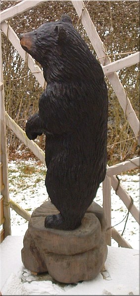 B�r holzwerker jochen Adam schnitzen mit der motors�ge