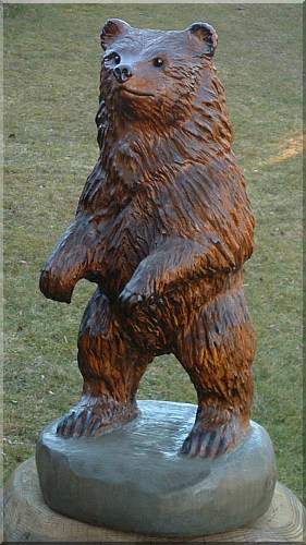 B�r holzwerker jochen Adam schnitzen mit der motors�ge