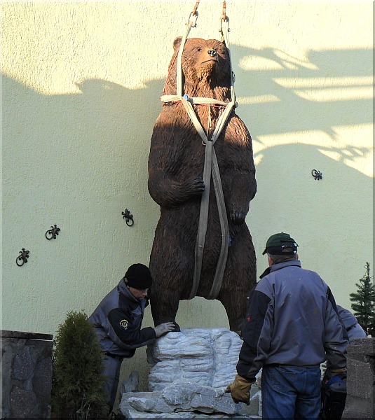 B�r holzwerker jochen adam schnitzen mit der motors�ge