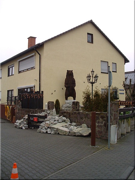 B�r holzwerker jochen adam schnitzen mit der motors�ge