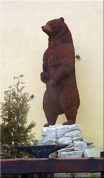 B�r holzwerker jochen adam schnitzen mit der motors�ge