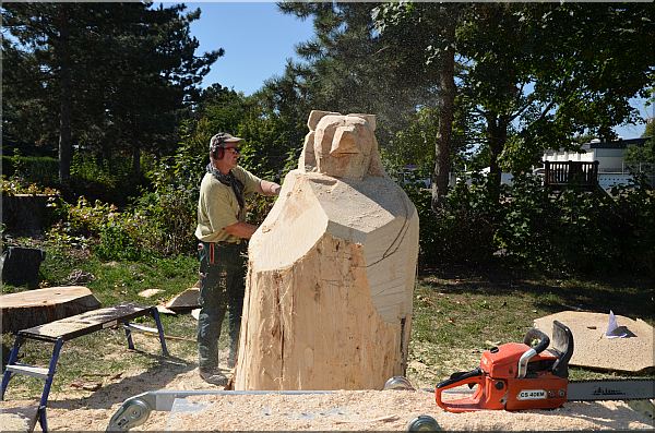 grizzly  b�r holzwerker jochen adam schnitzen mit der motors�ge