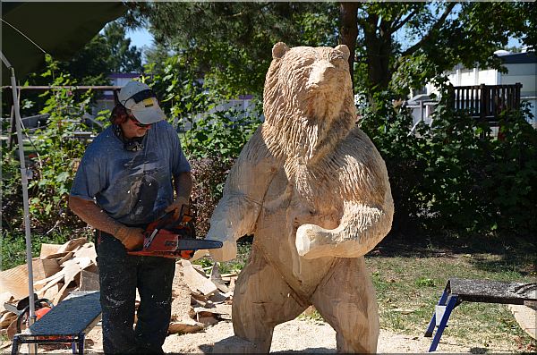 grizzly  b�r holzwerker jochen adam schnitzen mit der motors�ge