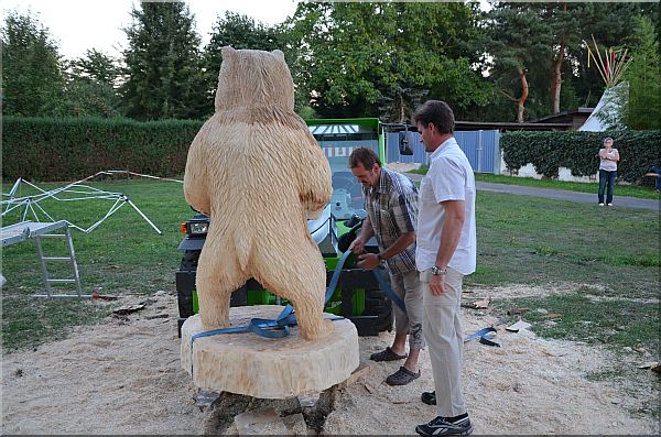 grizzly  b�r holzwerker jochen adam schnitzen mit der motors�ge