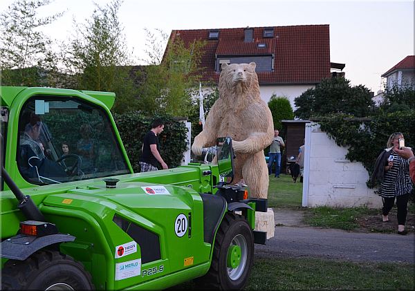 grizzly  b�r holzwerker jochen adam schnitzen mit der motors�ge