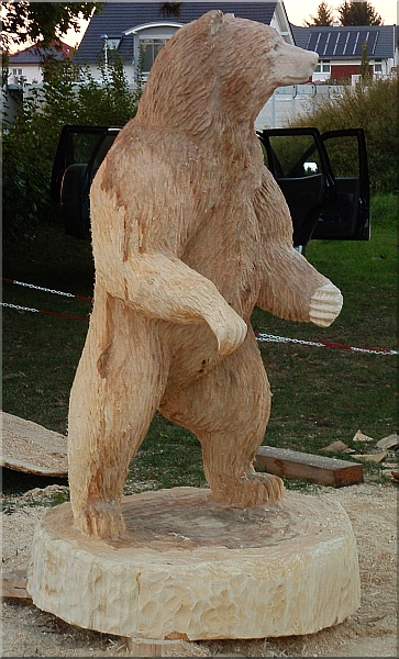 grizzly  b�r holzwerker jochen adam schnitzen mit der motors�ge