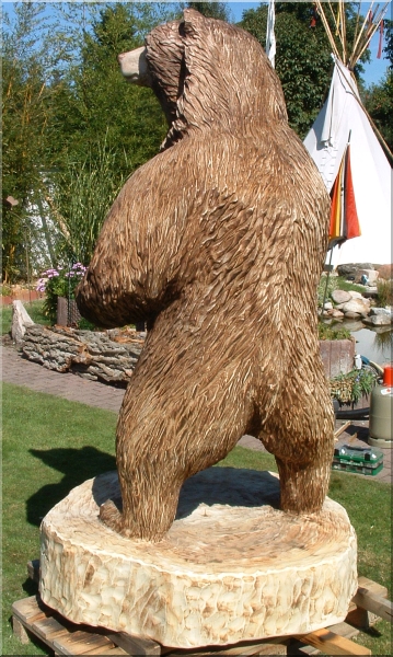 grizzly  b�r holzwerker jochen adam schnitzen mit der motors�ge