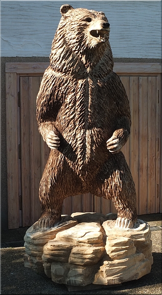 grizzly  b�r holzwerker jochen adam schnitzen mit der motors�ge