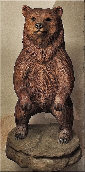 grizzly  b�r holzwerker jochen adam schnitzen mit der motors�ge