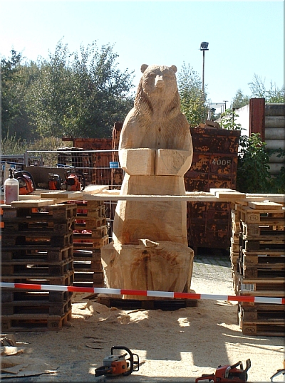 gro�er b�r jochen adam holzwerker motors�ge