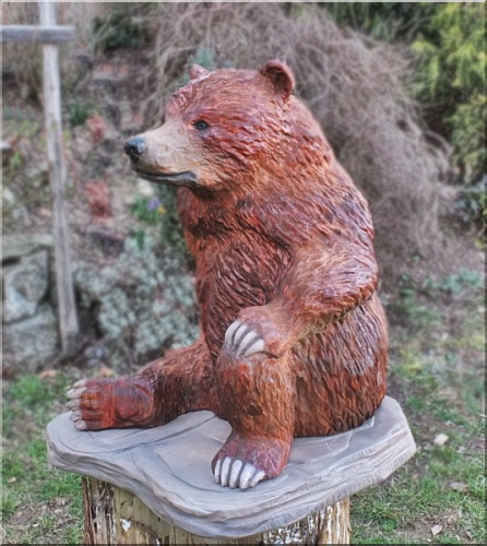 sitzender b�r, sitting bear, holz, kettens�ge, motors�ge, grizzly. jochen adam, chainsaw, schnitzen, carving