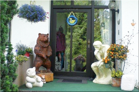 der denker der denker jochen adam motors�ge holz geschnitzt holzwerker