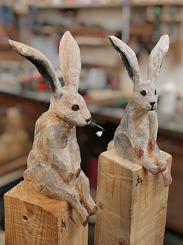 feldhase Hase rabitt holzwerker brown hare chainsaw motors�ge kettens�ge jochen adam