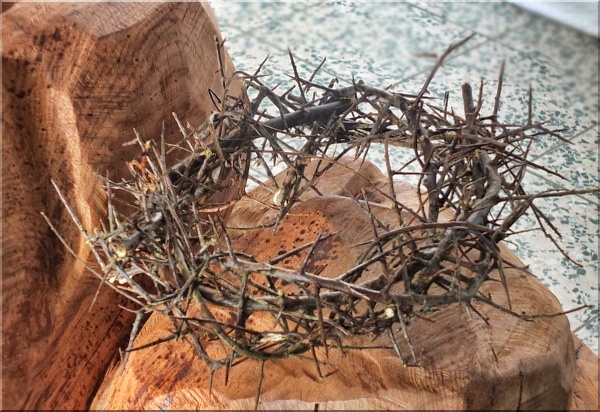 dornenkronekreuz holzkreuz cross holzwerker chainsaw kettens�ge