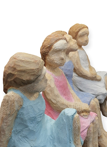 skulptur sitzende m�dchen, sitzende gruppe,  holz schnitzen carving motors�ge kettens�ge holzwerker jochen adam