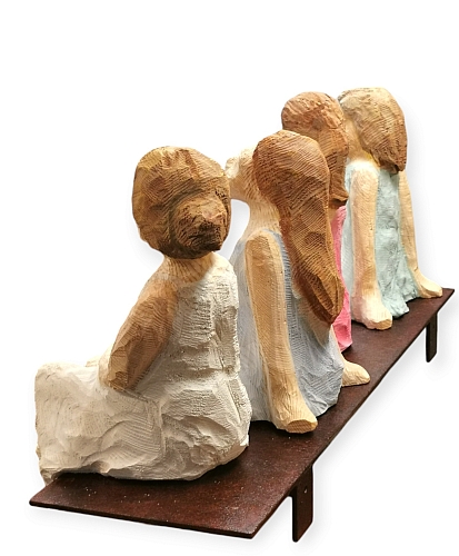 skulptur sitzende m�dchen, sitzende gruppe,  holz schnitzen carving motors�ge kettens�ge holzwerker jochen adam