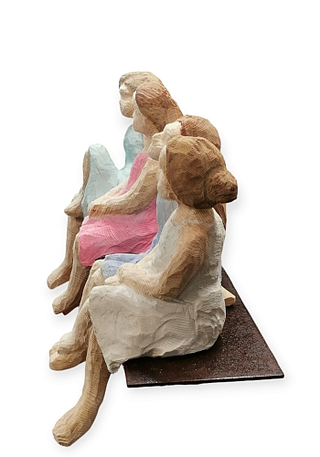 skulptur sitzende m�dchen, sitzende gruppe,  holz schnitzen carving motors�ge kettens�ge holzwerker jochen adam