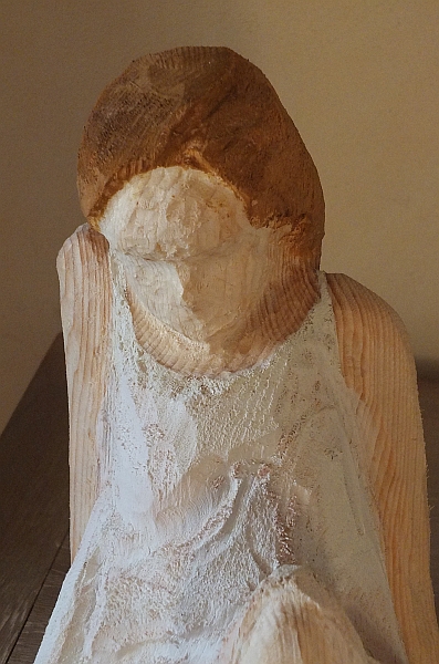 skulptur sitzen m�dchen holz schnitzen carving motors�ge kettens�ge holzwerker jochen adam