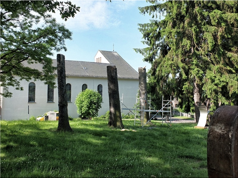 skulpturen holz schnitzen motors�ge kettens�ge geburt leben tod holzwerker