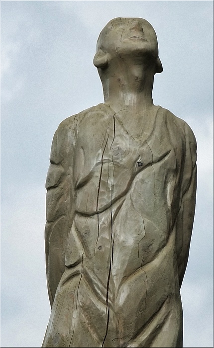 skulpturen holz schnitzen motors�ge kettens�ge geburt leben tod holzwerker