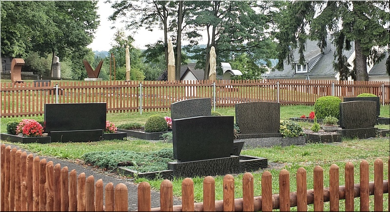 skulpturen holz schnitzen motors�ge kettens�ge geburt leben tod holzwerker