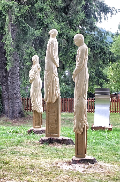 skulpturen holz schnitzen motors�ge kettens�ge geburt leben tod holzwerker