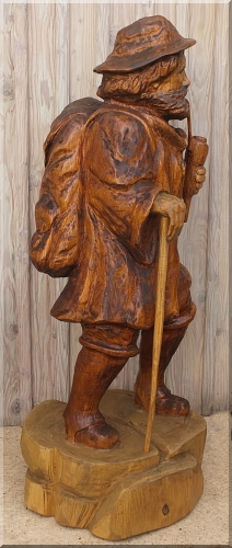wanderer mann geschhnitzt holz schnitzen motors�ge kettens�ge holzwerker