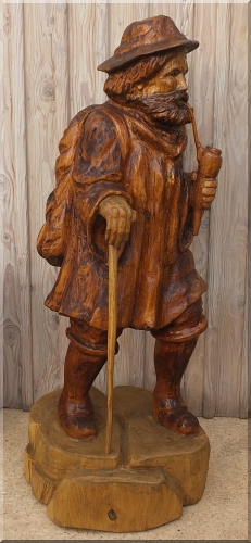 wanderer mann geschhnitzt holz schnitzen motors�ge kettens�ge holzwerker