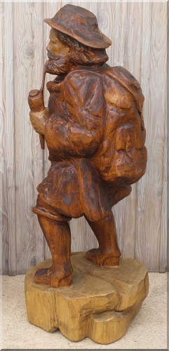 wanderer mann geschhnitzt holz schnitzen motors�ge kettens�ge holzwerker