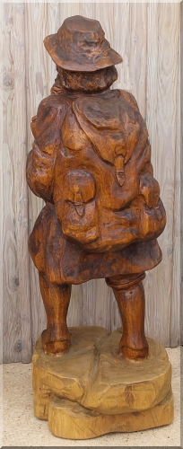 wanderer mann geschhnitzt holz schnitzen motors�ge kettens�ge holzwerker