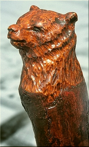 wanderstab holzstock geschnitzt b�r