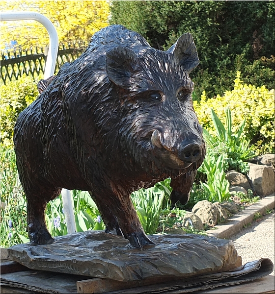 wildschwein keiler holz schnitzen motors�ge kettens�ge garten kaufen wildschein